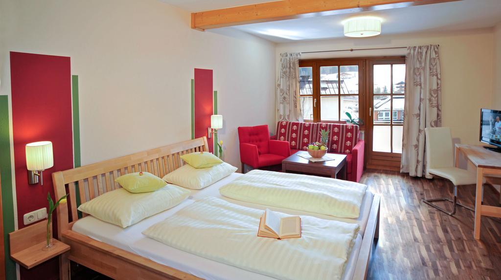 Dachstein West Hotel Gmbh-Kirchenwirt Russbach Russbach am Pass Gschütt Exteriér fotografie